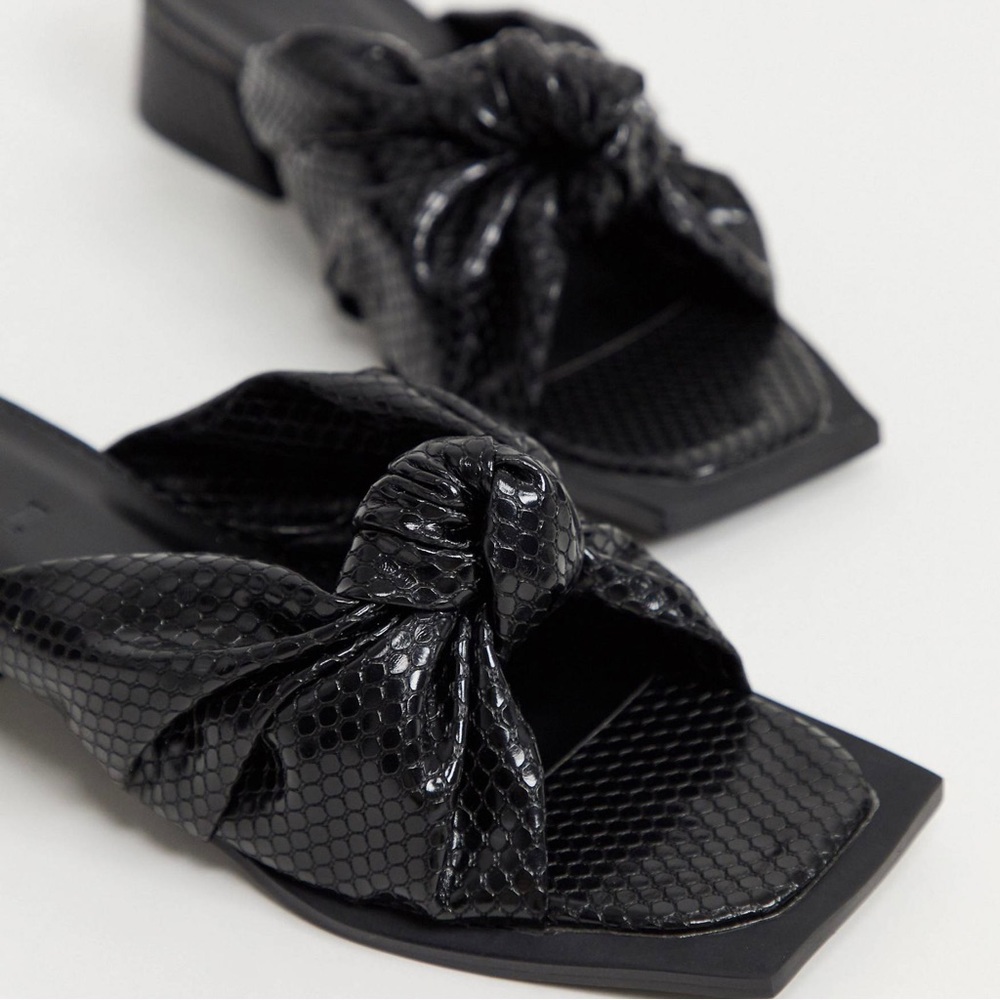 Z_Code_Z Exclusive Lana vegan mules in black lizard with square toe